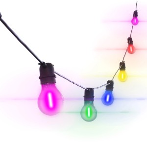 Catena luminosa con lampadine LED colorate per esterni.