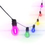Catena luminosa con lampadine LED colorate per esterni.