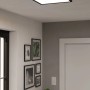 Plafoniera LED quadrata nera Eglo Rovito con superficie illuminante bianca. Lampada da soffitto moderna per spazi abitativi.