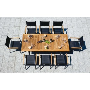Set tavolo da giardino con piano in legno e sedie nere per 8 persone.