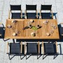 Set tavolo da giardino con piano in legno e sedie nere per 8 persone.